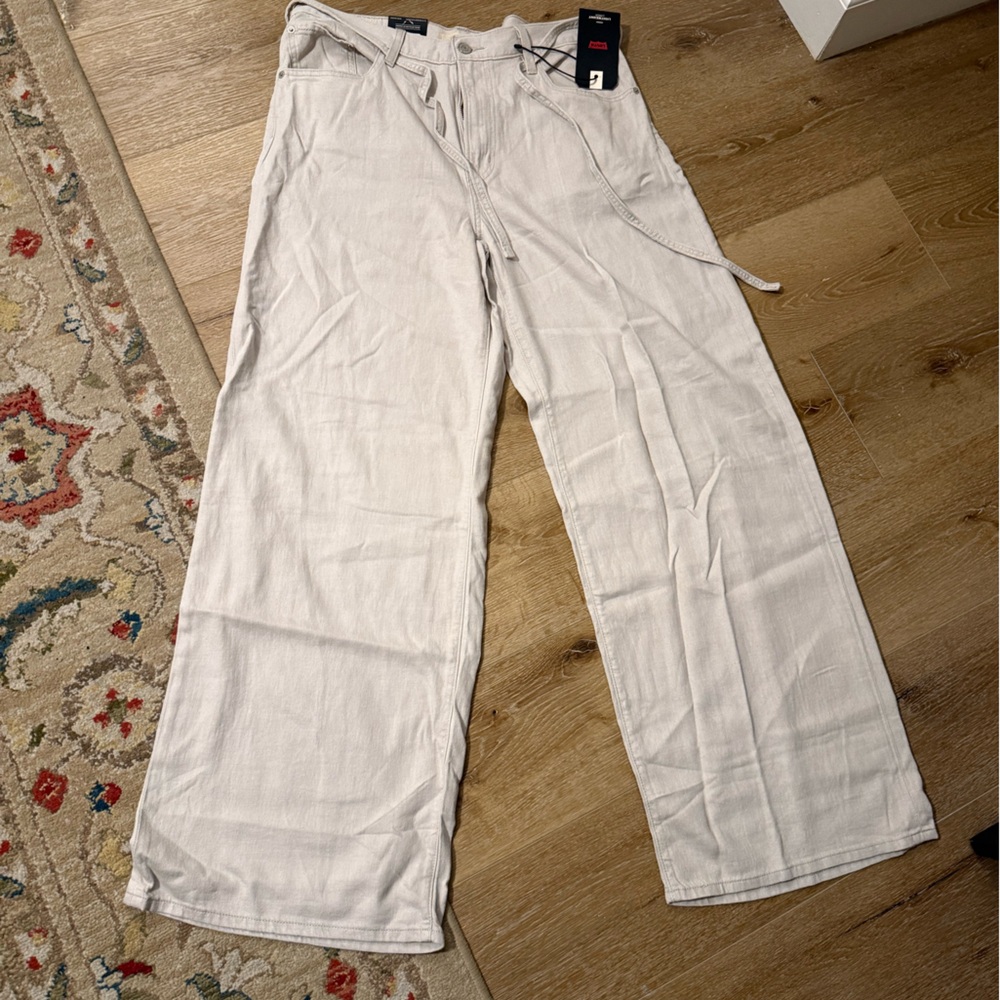 NWT Levi’s Premium XL Straight Size 30 (Lightweight creme)